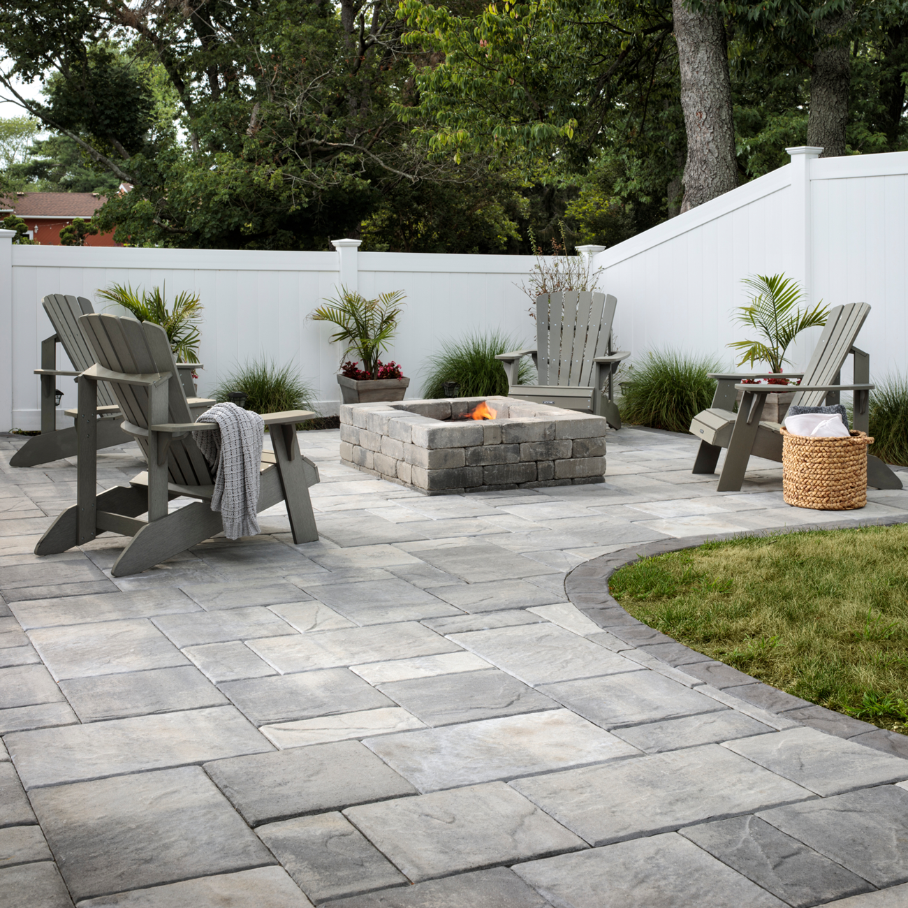 Custom hardscape patio and pool deck project by Earthscapes Jacksonville